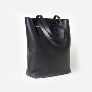 Everlane Petra Magazine Tote in Black